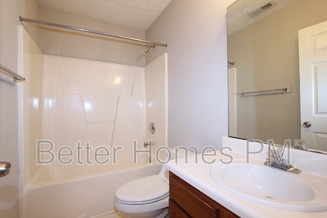 Building Photo - 3208 Mango Dr