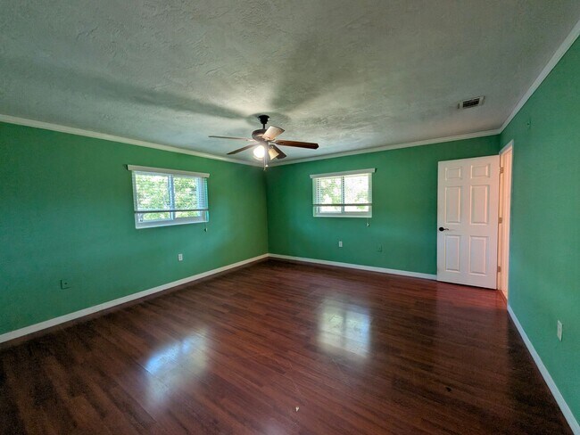 Building Photo - Lovely large 2/2/1 in Beverly HIlls