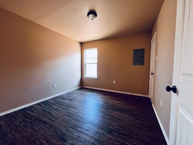 Building Photo - Modern 3-Bedroom, 2-Bathroom Home in North Lubbock