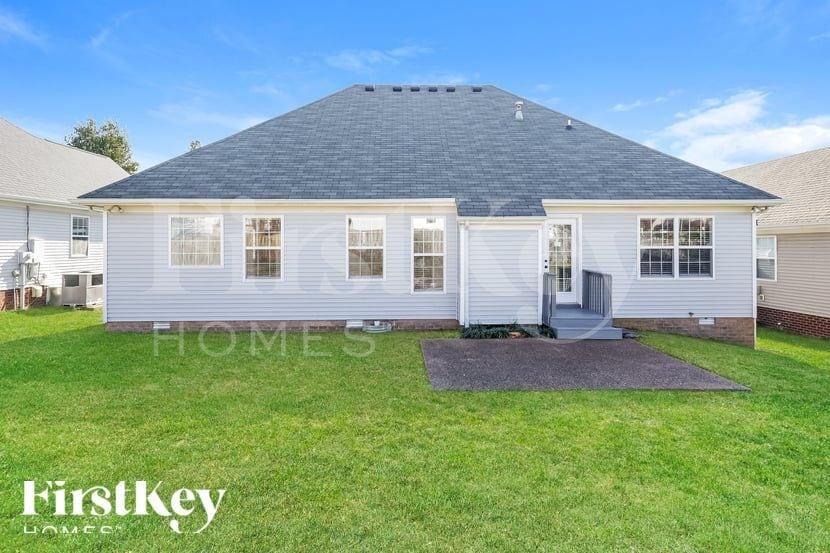 Building Photo - 2260 Dewey Dr