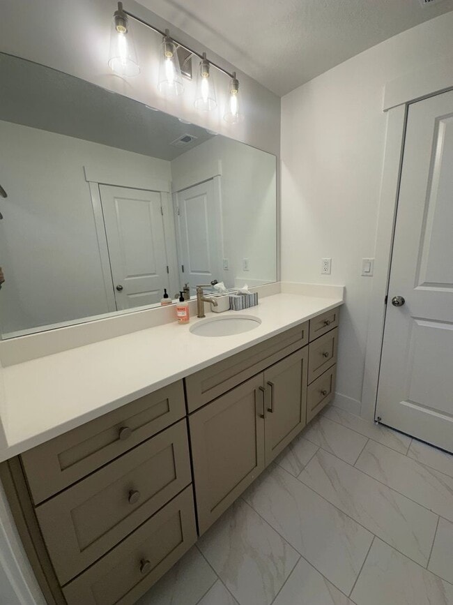 Building Photo - Absolutely STUNNING Home in Lehi!!!