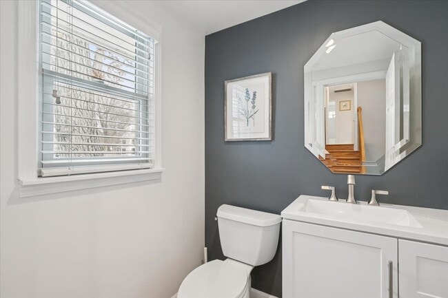 Building Photo - 825 Highview Terrace