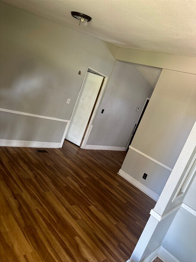 Building Photo - 122 S Georgetown Rd