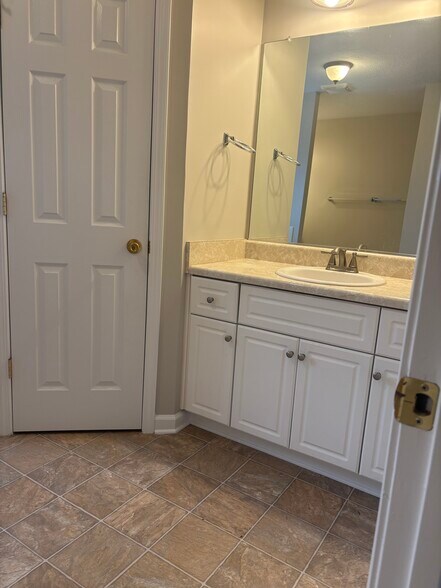Building Photo - 5053 Reynolds Way