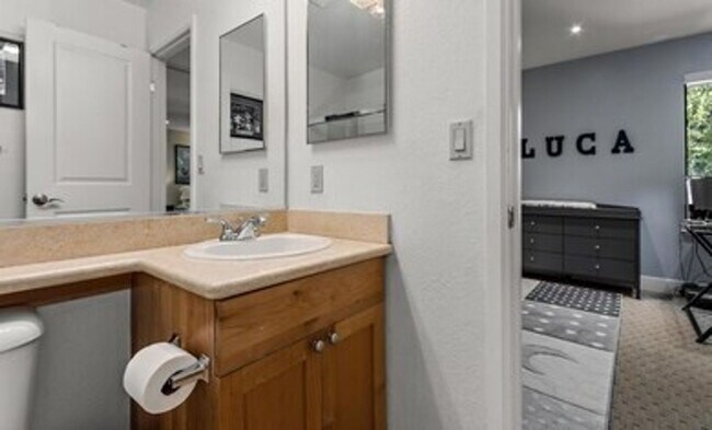 Building Photo - Gorgeous Two-Bedroom Condo with Golf Course Views in San Ramon!