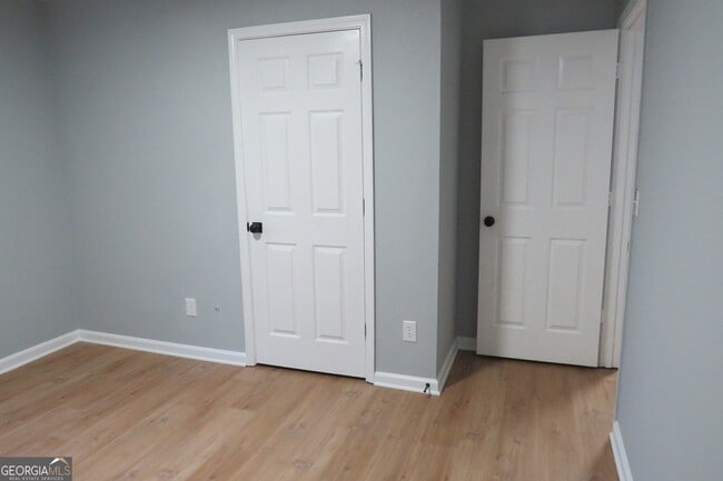 Building Photo - 2060 Bedford Ct