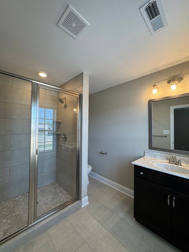 Building Photo - Gorgeous, Like New Home For Rent in Sango!