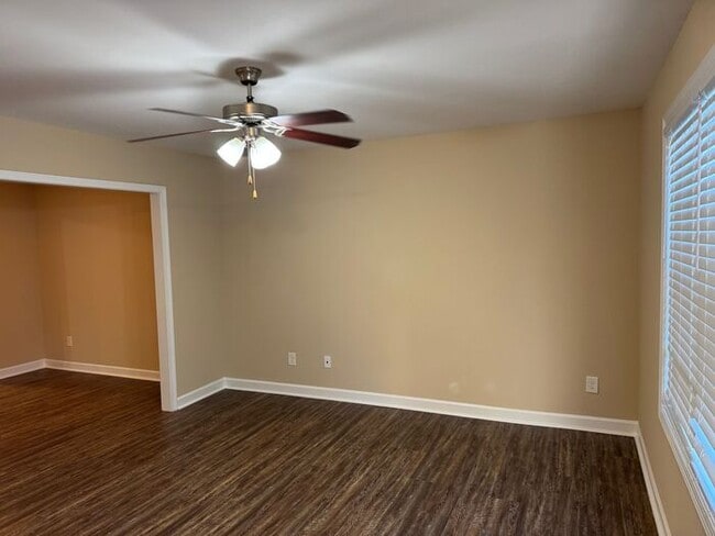 Building Photo - Nice Town Home near hospital in Concord.