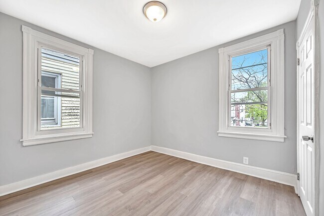 Building Photo - 21 Adella Ave