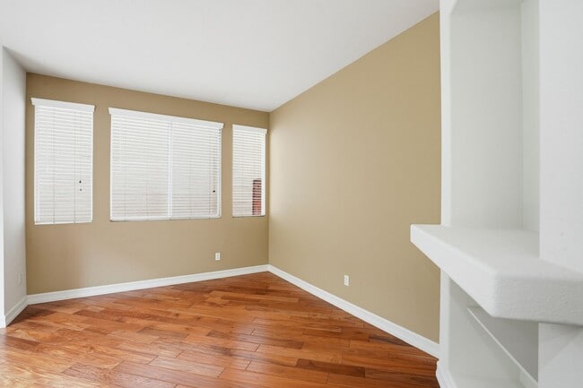 Building Photo - 3 Bd, 2/5 Ba Scripps Ranch Home with 1 Car Garage and A/C