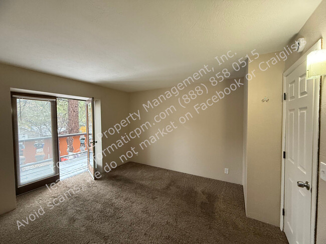 Building Photo - Pet-Friendly Freshly Painted Two Bedroom H...