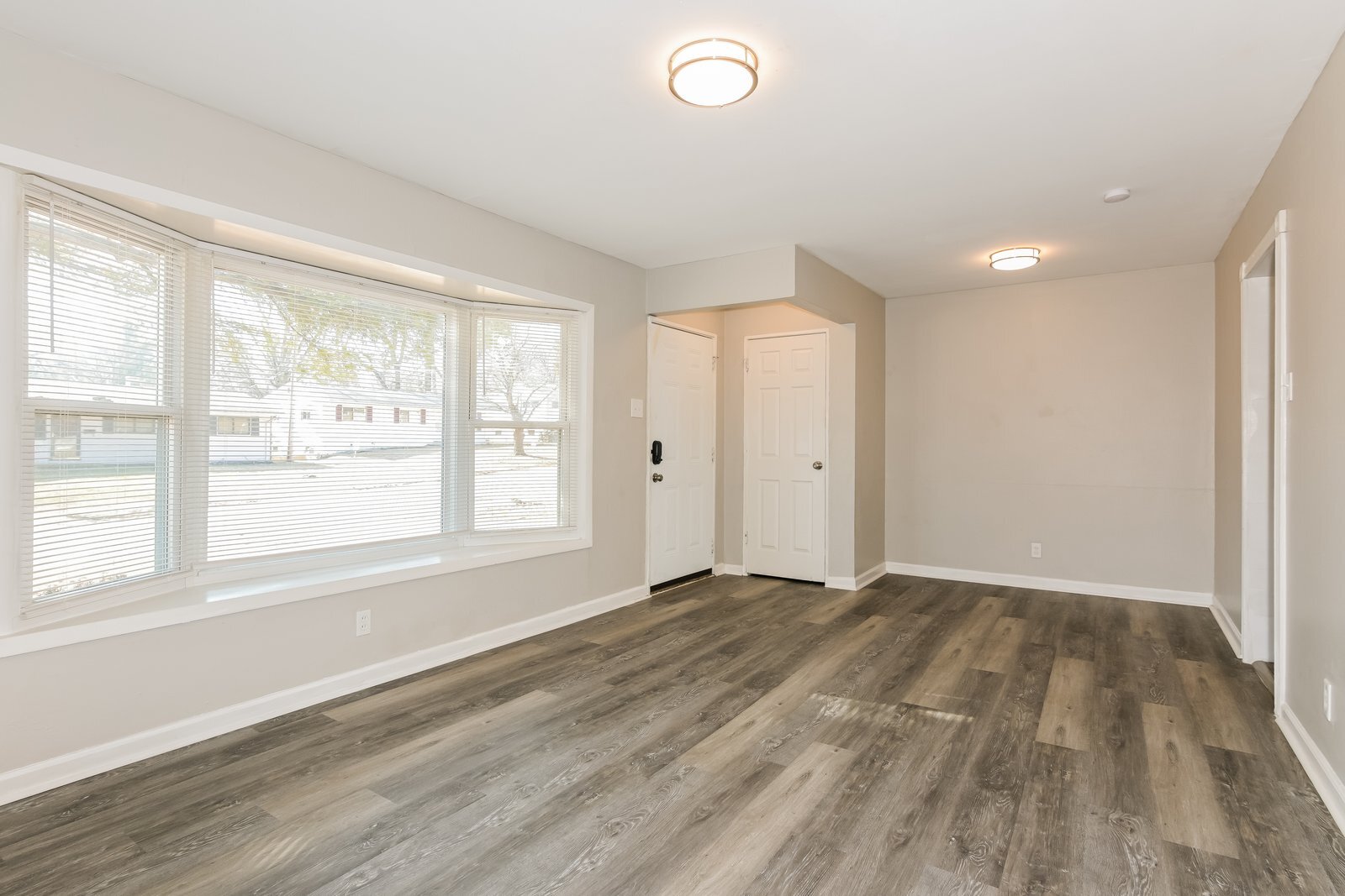 Building Photo - 1657 Mowbry Ln