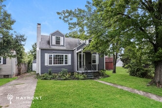 Building Photo - 11 Redbud Dr