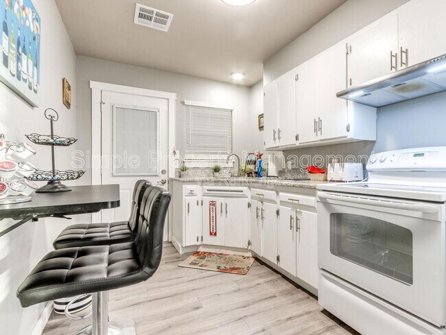 Building Photo - 425 Babb Dr