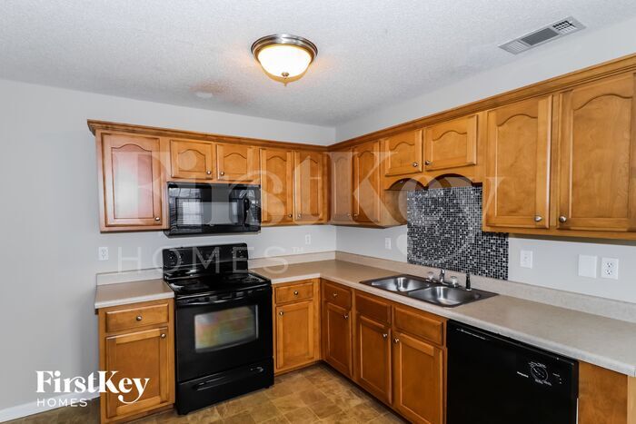 Building Photo - 2832 Misty Briar Cove