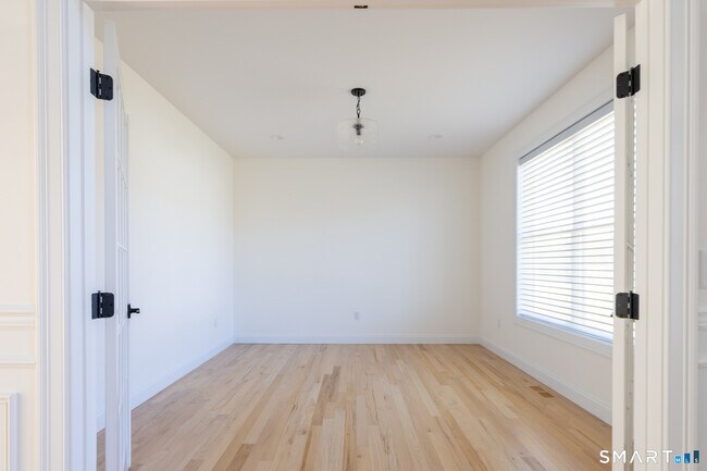 Building Photo - 112 Stallion Dr