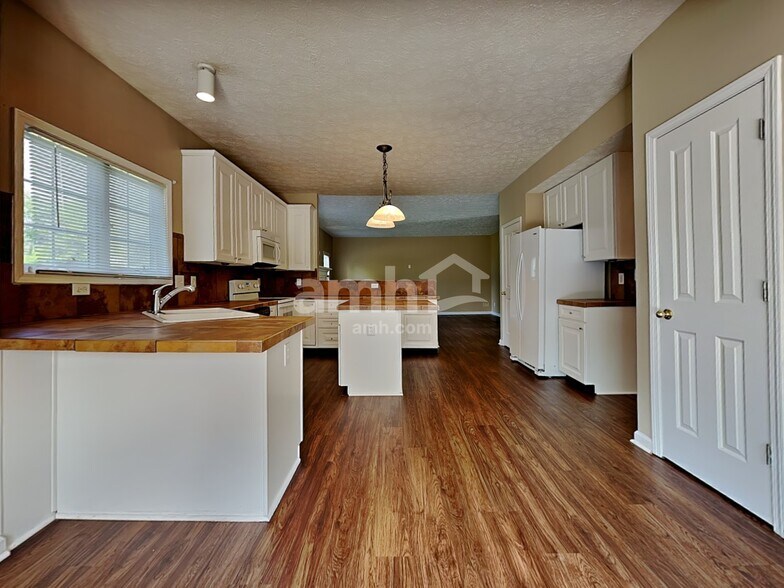 Building Photo - 3810 Brasseur Ln