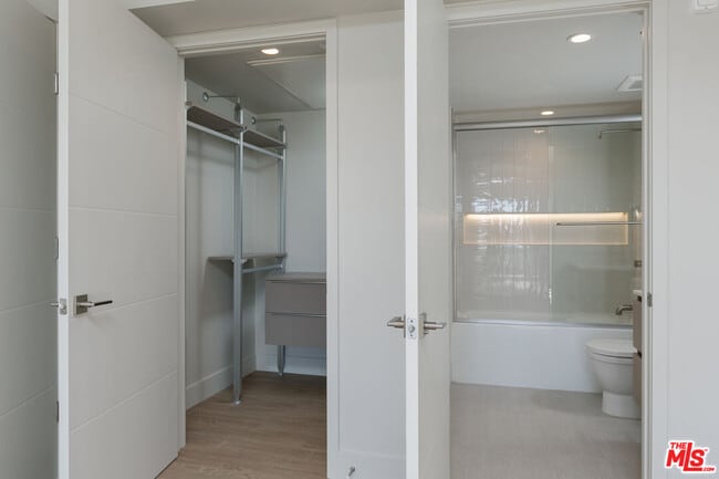 Building Photo - 11837 Mayfield Ave