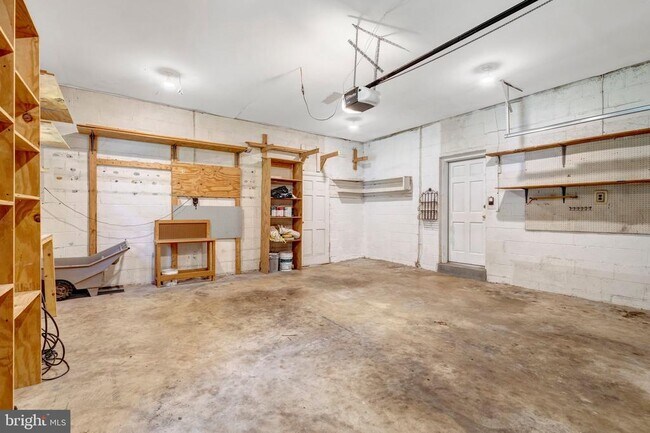 Building Photo - 8916 Braeburn Dr