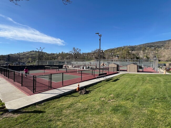 Building Photo - 27030 Oakflat Dr