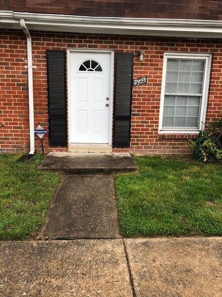 Private Entrance - 8439 Pioneer Dr