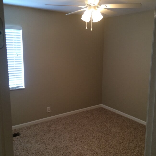 Building Photo - 1413 Autumn Knoll Rd