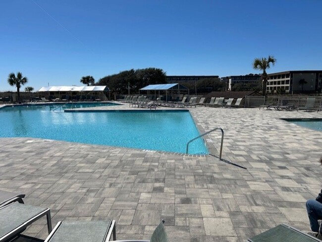 Building Photo - Hilton Head Beach and Tennis