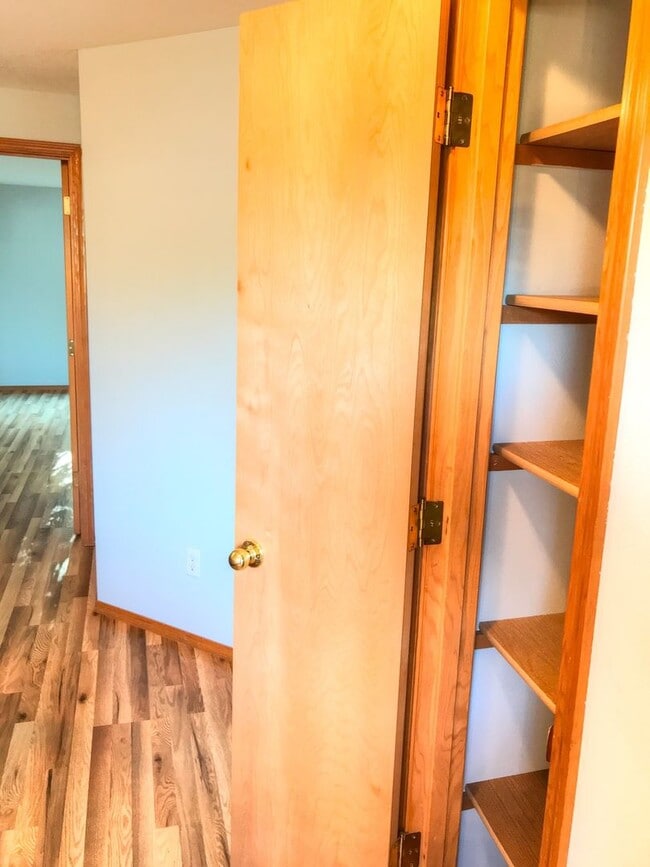 Building Photo - Powellhurst Renovated 3 Bedroom with AC, Garage, Fenced Backyard