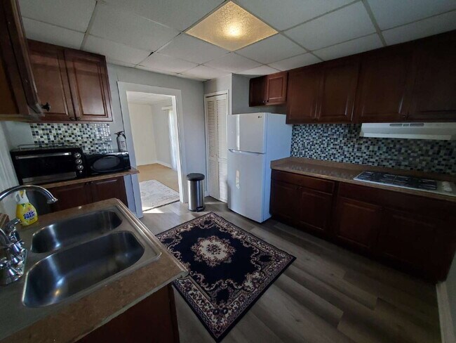 Building Photo - Charming 1 Bedroom Bungalow – A Special Place to Call Home!