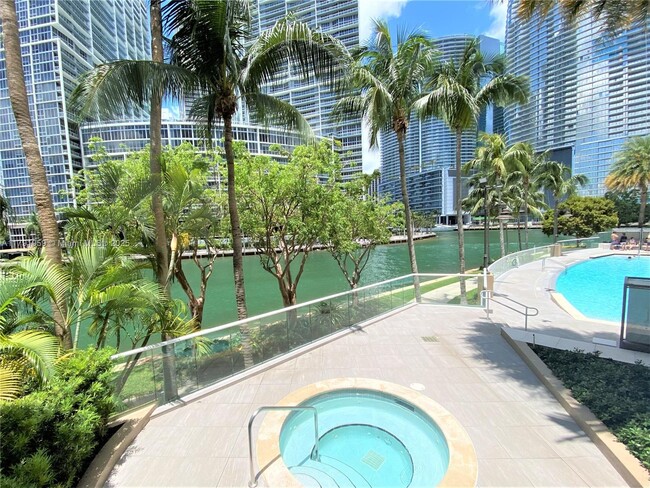 Building Photo - 901 Brickell Key Blvd