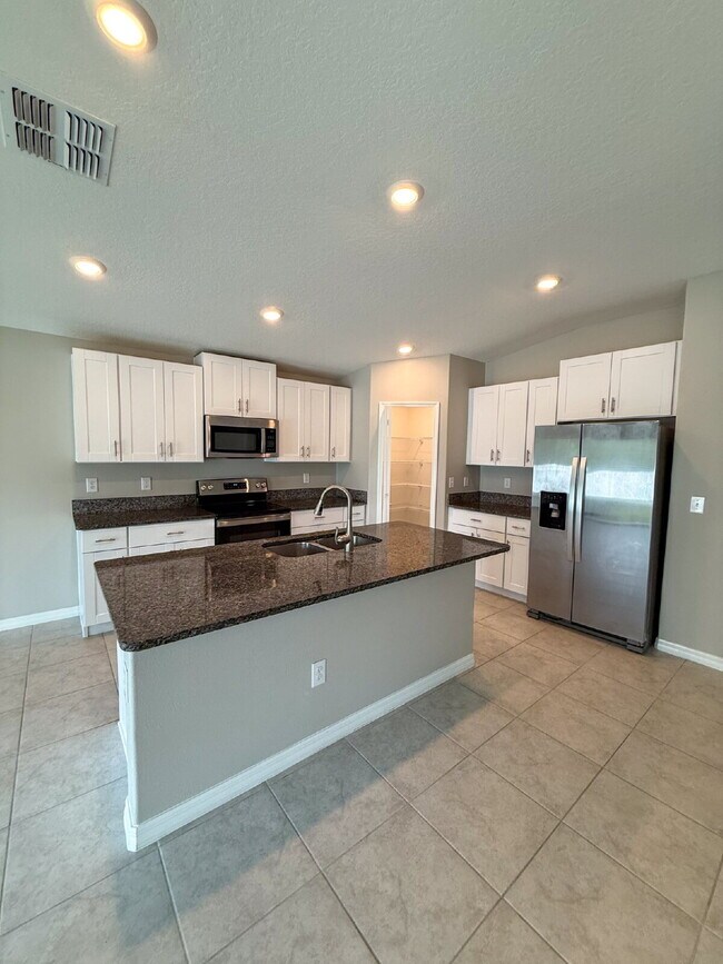 Building Photo - LIKE NEW 4-Bedroom, 2 Bath home in Triple ...