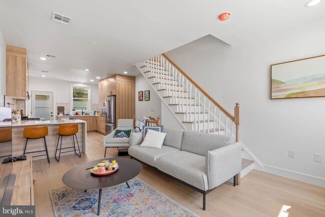 Building Photo - 2117 Clymer St