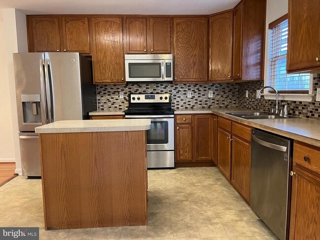 Building Photo - 20 Mabel Ln