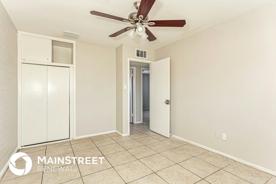 Building Photo - 4212 N 47th Dr