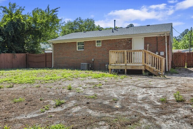 Building Photo - 107 Beazley Dr