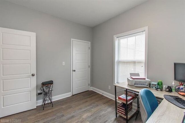 Building Photo - Cozy Home in Established Christiansburg Neighborhood