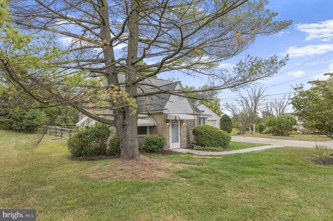 Building Photo - 219 S Pleasantview Rd