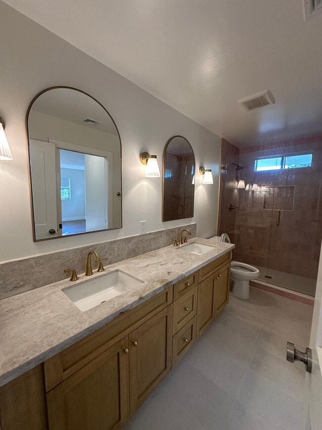 Building Photo - 335 S Grand St