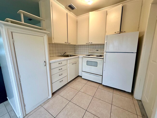 Building Photo - 530 58th St