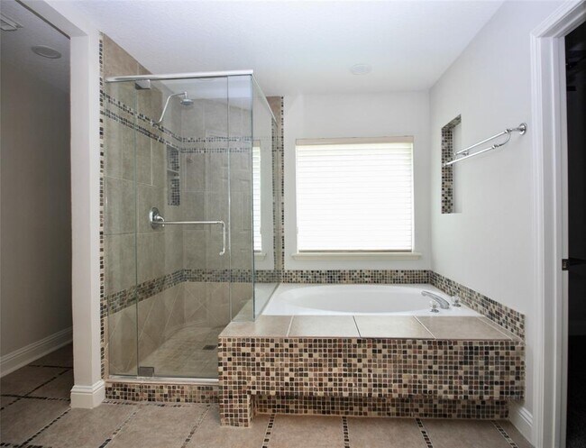 Building Photo - 5503 Medallion Pointe Ct