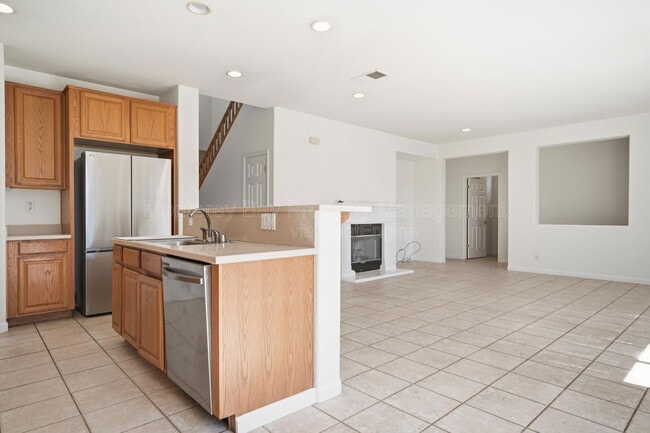 Building Photo - 4725 Sea Ridge Ct