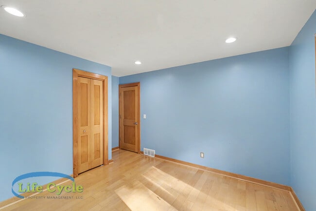 Building Photo - 4395 Shady Oak Ct