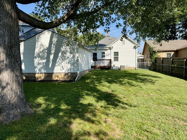 Building Photo - 1132 S Dodgion Ave