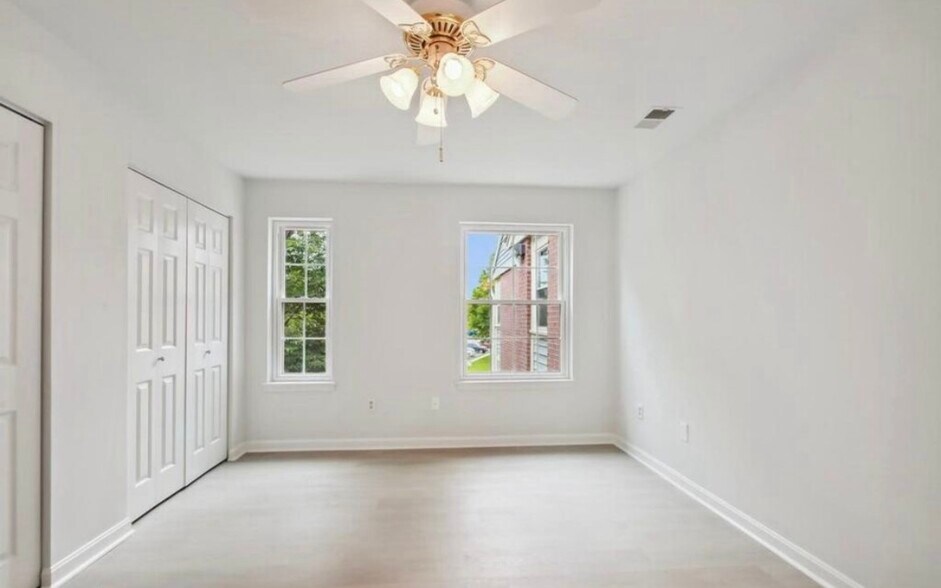 Building Photo - 116 Water Fountain Way