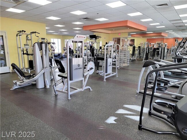 Building Photo - FABULOUS PARK AVENUE--MIDRISE LIVING!!