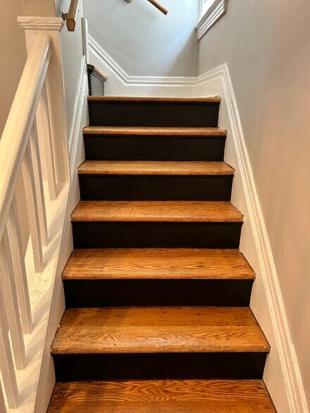 Building Photo - 16 Goebel Place