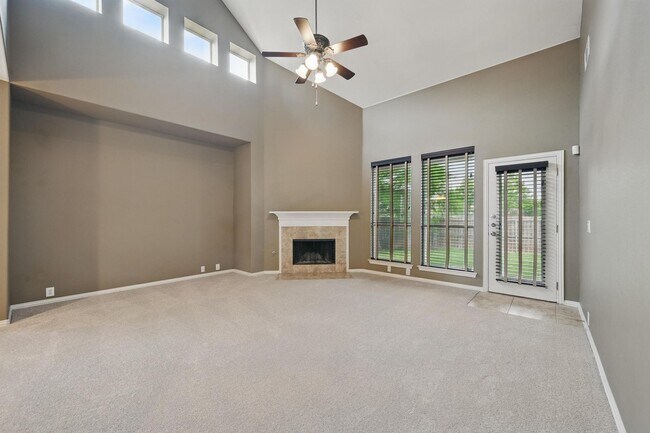 Building Photo - Stunning 4-Bedroom, 3-Bath, 3 Car Garage H...