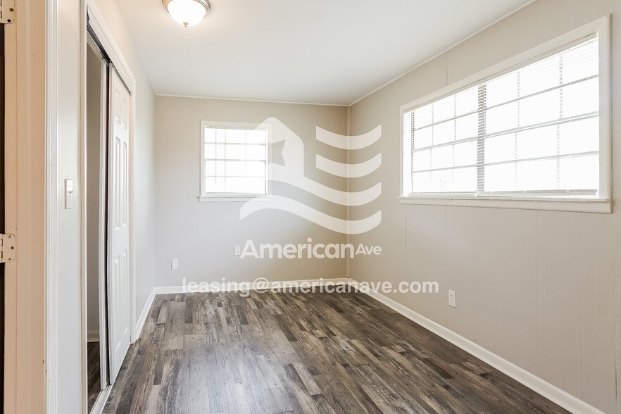 Building Photo - 608 Jerry Coleman St