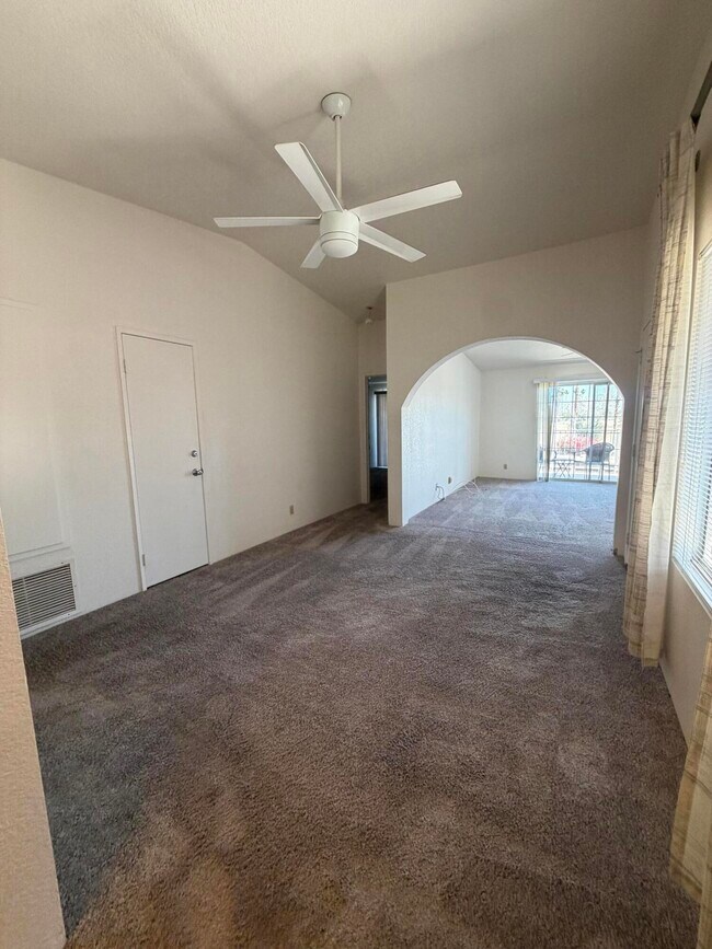 Building Photo - 505 S Farrell Dr