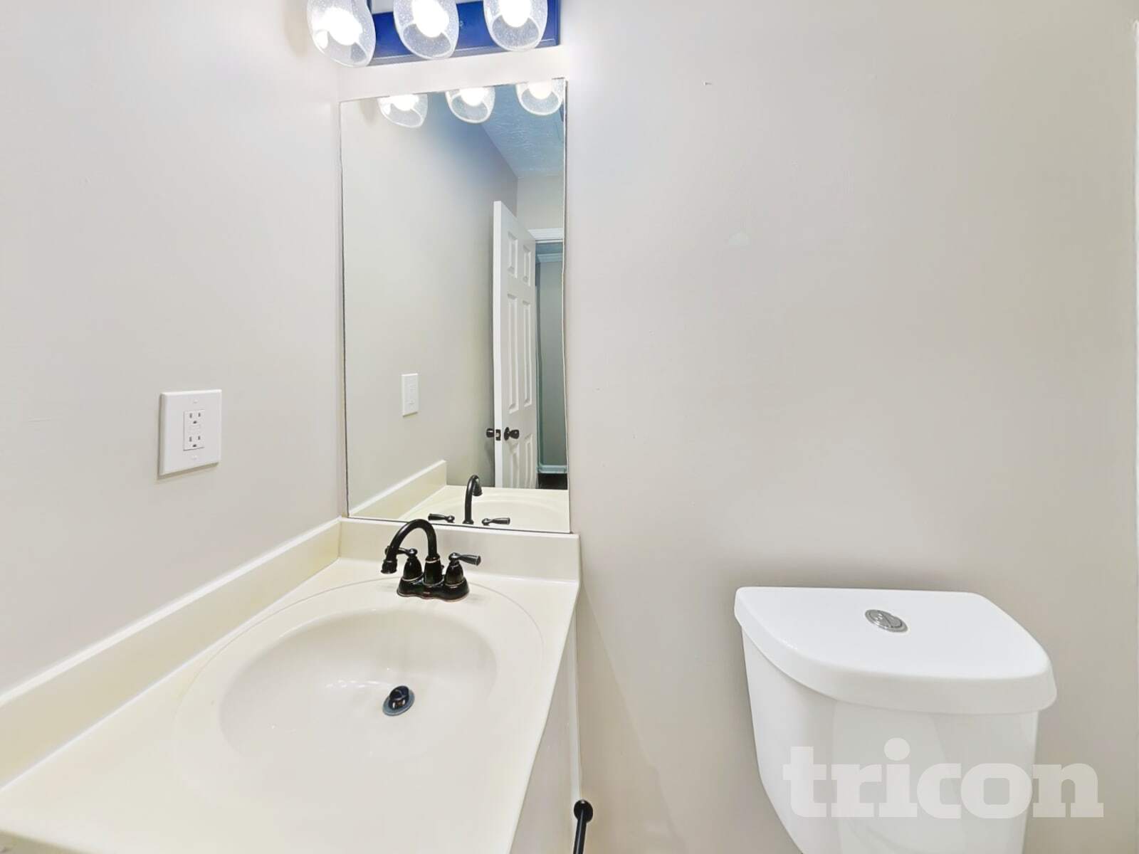 Building Photo - 915 Chapel Hill Dr SE